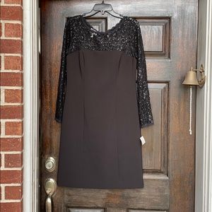 Donna Morgan Women’s Lace Long Sleeve Midi Dress